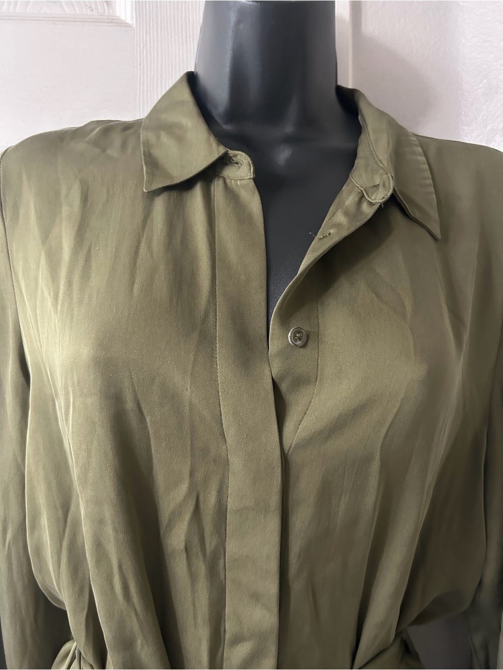 Quince Olive Green Button Down Dress 90% Washable Silk 10% Spandex Size M - Picture 6 of 8